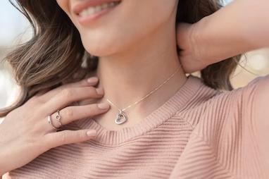 ۱۰ ایده جذاب برای هدیه روز مادر: پیشنهادهای شیک با قیمت مناسب