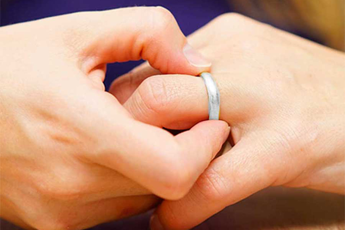 درآوردن انگشتر تنگ