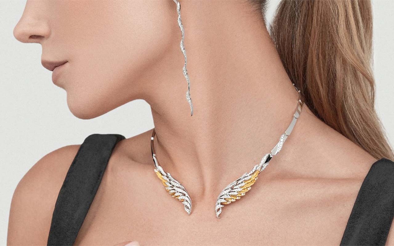 گردنبند مناسب یقه لباس